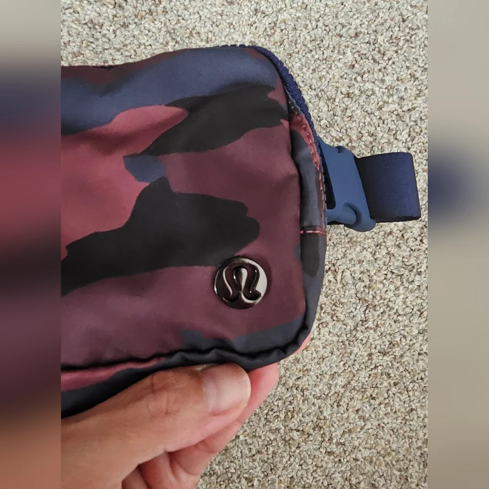 Lululemon everyday bag 1L - Picture 4 of 8